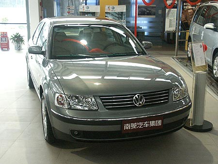 新款帕薩特B5廣州上市 1.8T自動(dòng)檔實(shí)拍圖